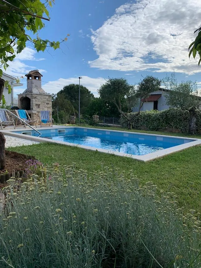 Apartments Leone 0*, Brtonigla Croatia