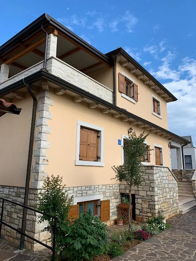 Apartments Leone Brtonigla