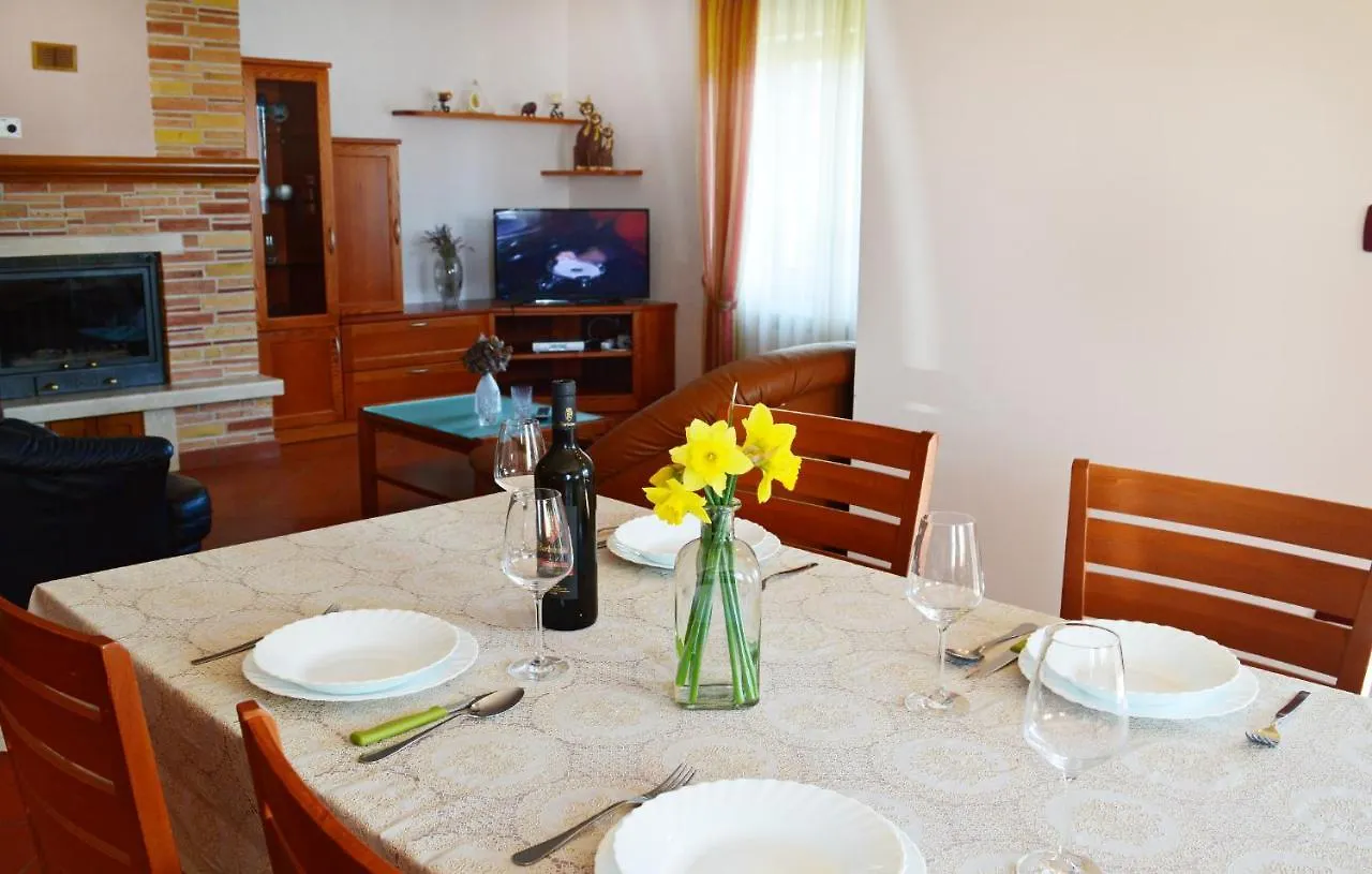 Apartments Leone Brtonigla