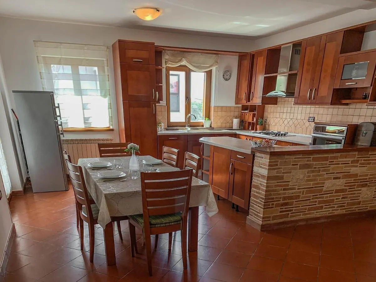 Apartments Leone 0*, Brtonigla Croatia